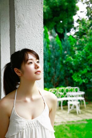扒开两片屁股露出腚眼